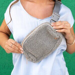 NWT - the darling effect Grey Sherpa Belt Bag